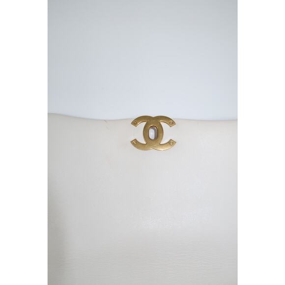 Chanel Leather Quilted CC Logo Chain Strap 19 Flap Crossbody Bag White - Picture 11 of 16